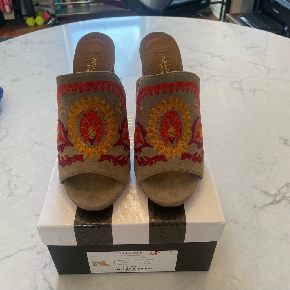 NWT 🧡 Aquazzura Evie Mule 105 Size 36.5 in Grey/Tan Suede w/ Orange Embroidery - Picture 2 of 10